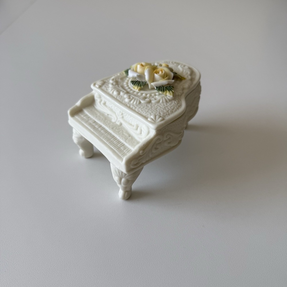 Cornerstone Creations White Ceramic Grand Piano Yellow‎ Roses Trinket Box 2001